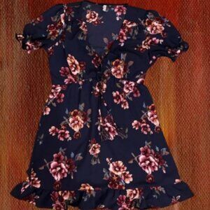XHILIRATION Women’s Navy Floral Shift Dress